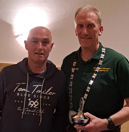 Sportwart Guido Stangier mit dem neuen K�nig Frank Sievers